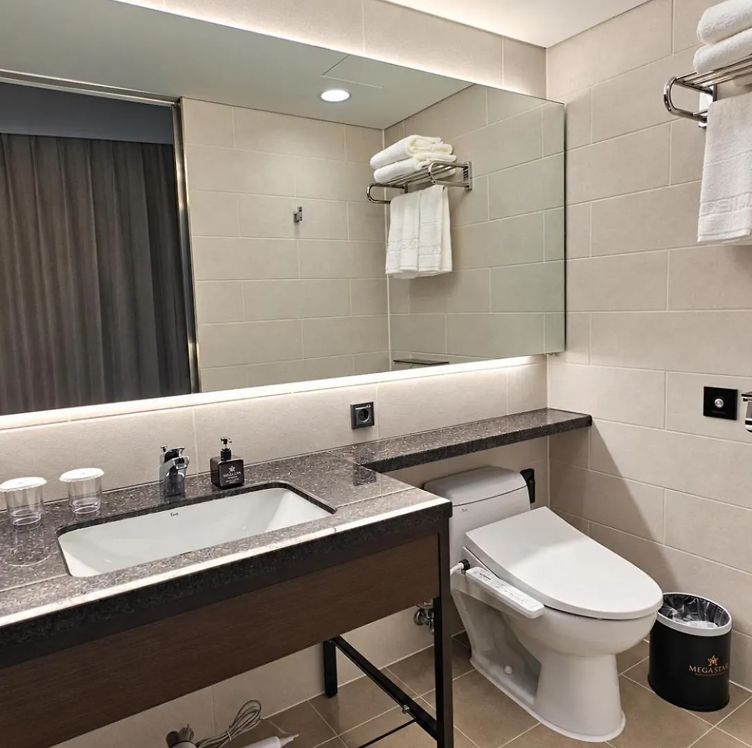 Megastar Incheon Airport Hotel 4*,