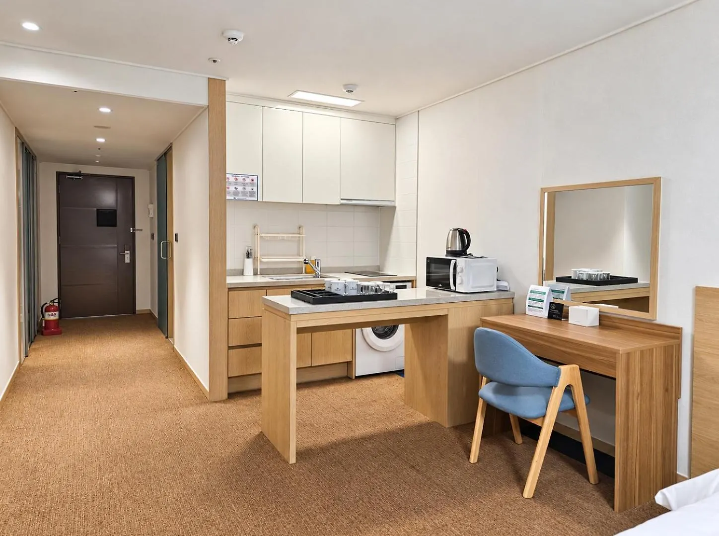 Megastar Incheon Airport Hotel 4*,  韓国