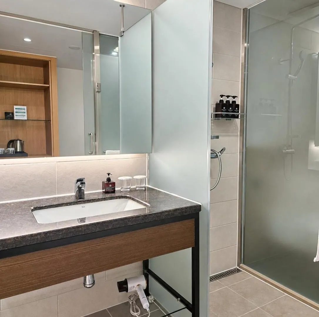 Megastar Incheon Airport Hotel 4*,