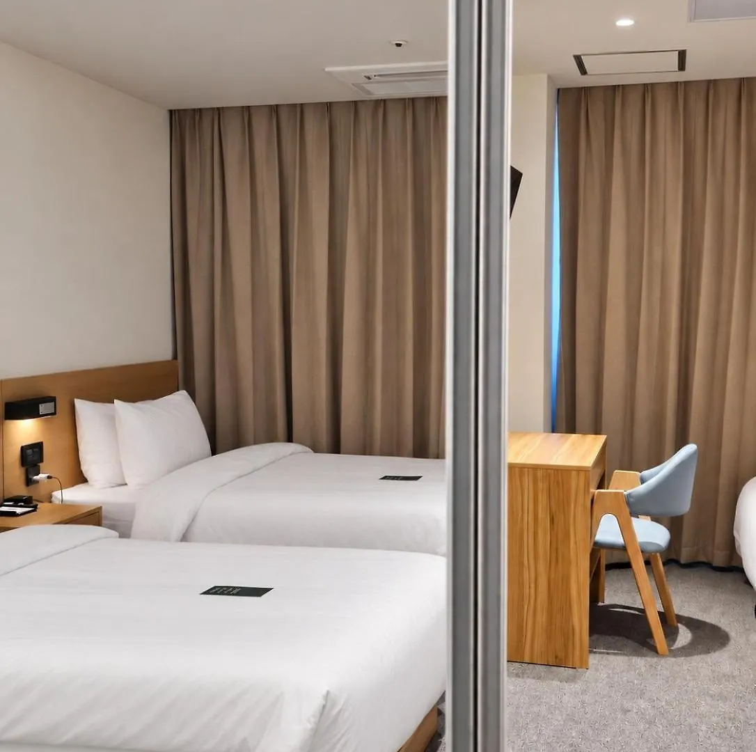 Megastar Incheon Airport Hotel 4*,  韓国