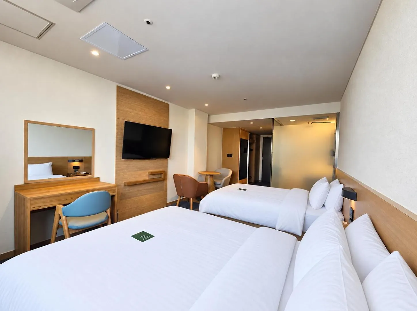 Megastar Incheon Airport Hotel 4*,  韓国